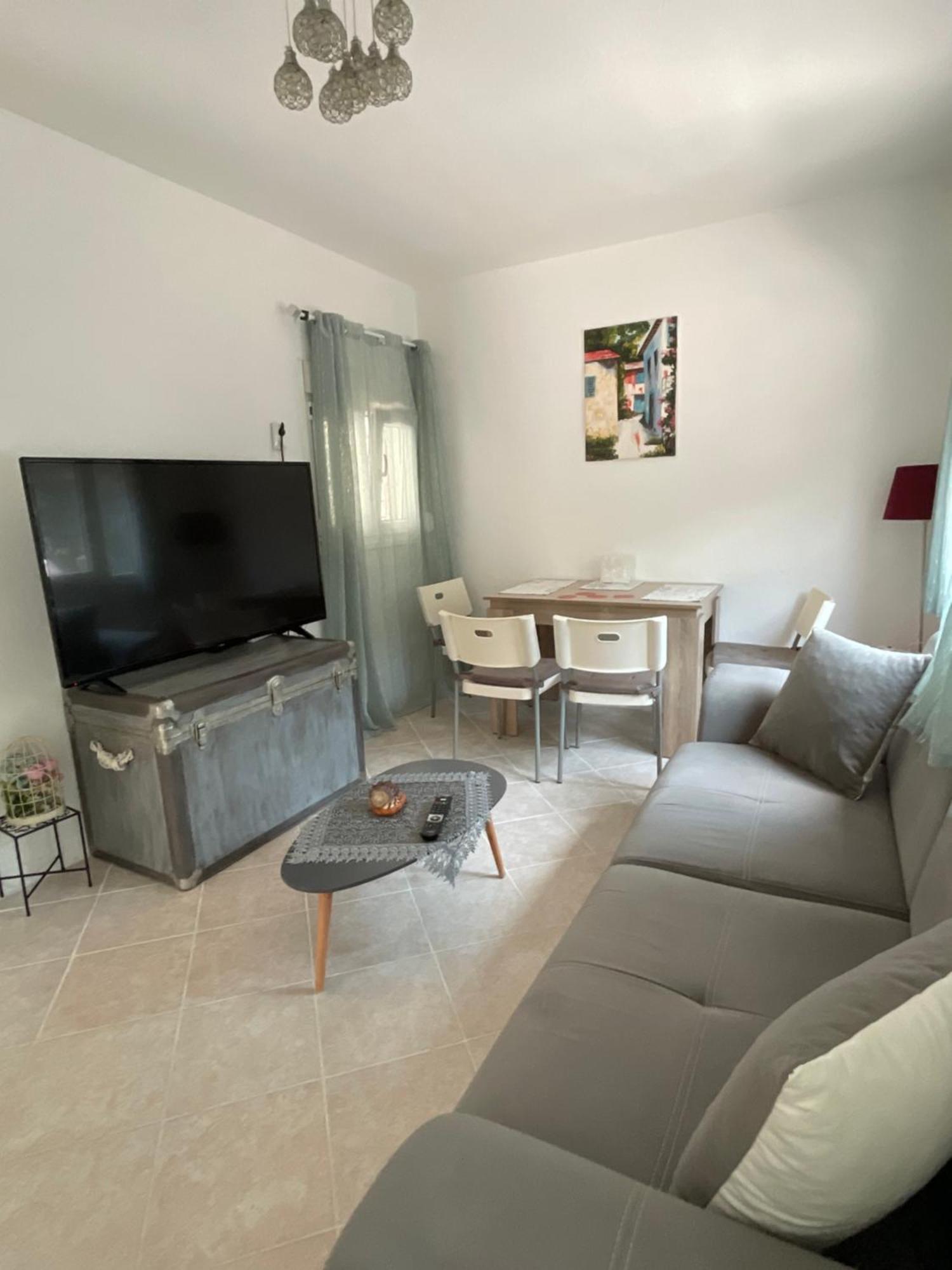 Comfy Myrvalis Apartment Агия Триас Екстериор снимка